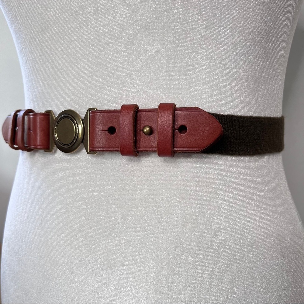Leather Belt Circular Buckle Stretch back Double buckle detail